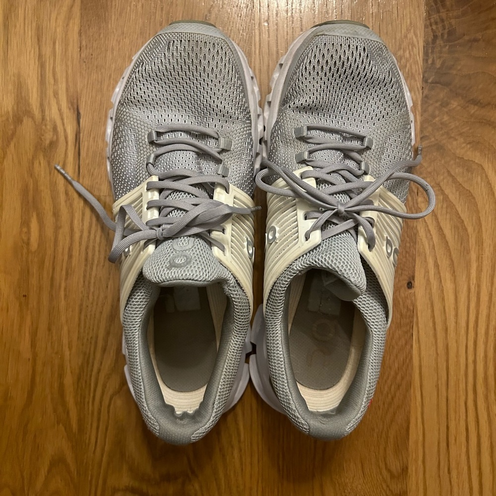 On cloud Women’s running shoe